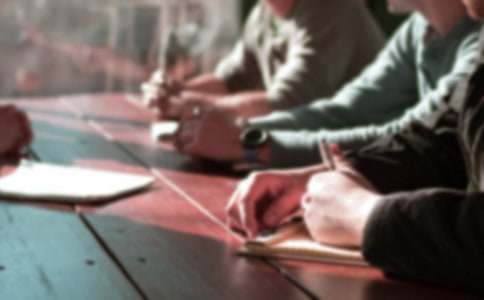 职场礼仪握手的禁忌【热门】