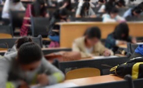 有关大学生自荐信范文