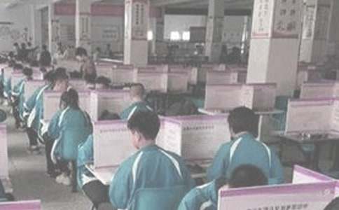 陪小孩吃饭发朋友圈的句子