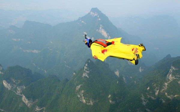 1589940602198402.jpg 什么是翼装飞行以及翼装飞行玩一次多少钱