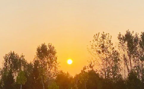 初二英语作文精选：日出 Sunrise