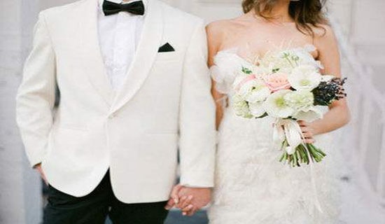 高一英语作文-结婚晚的好处