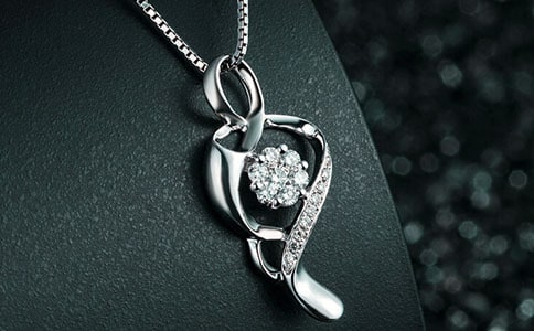 关于项链英文版的读后感