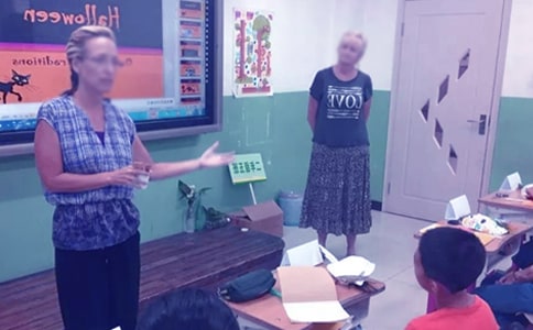 小学作文《我们的.英语老师》