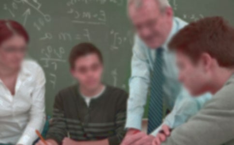 小学二年级英语作文;我最喜欢的老师