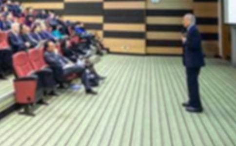 自信的英语演讲稿