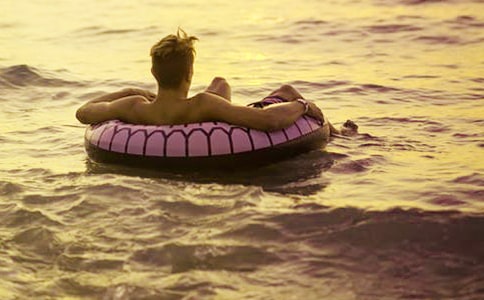 小学生周末日记喷泉玩耍