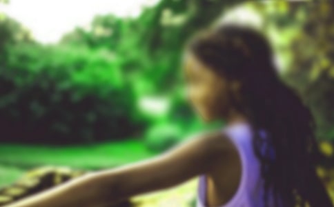 女孩也要坚强作文