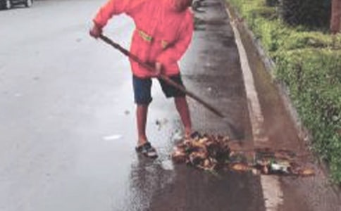 辛苦的环卫工人作文7篇