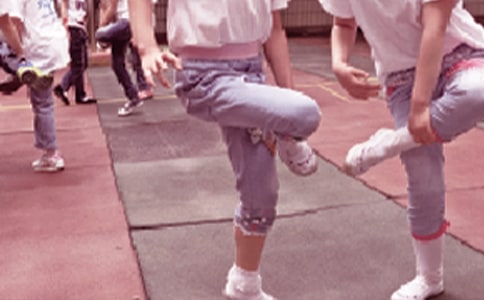 六一生日会浓浓师生情一年级优秀作文