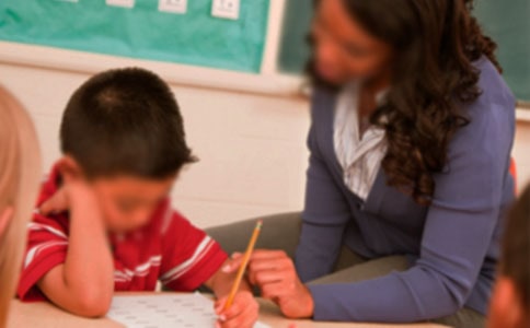 学校里来了一群新老师小学叙事作文