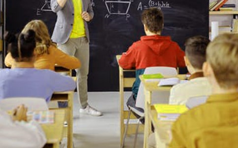 孩子的独立教育初二英语作文