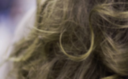 妈妈的`白头发写人作文