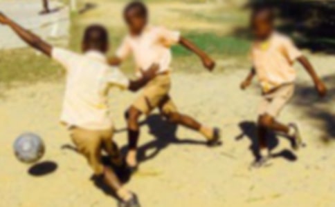 做个男孩不容易写人作文