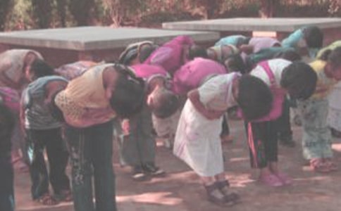 向工人们鞠躬作文800字