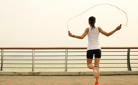 奋力拼搏的跳绳比赛叙事作文